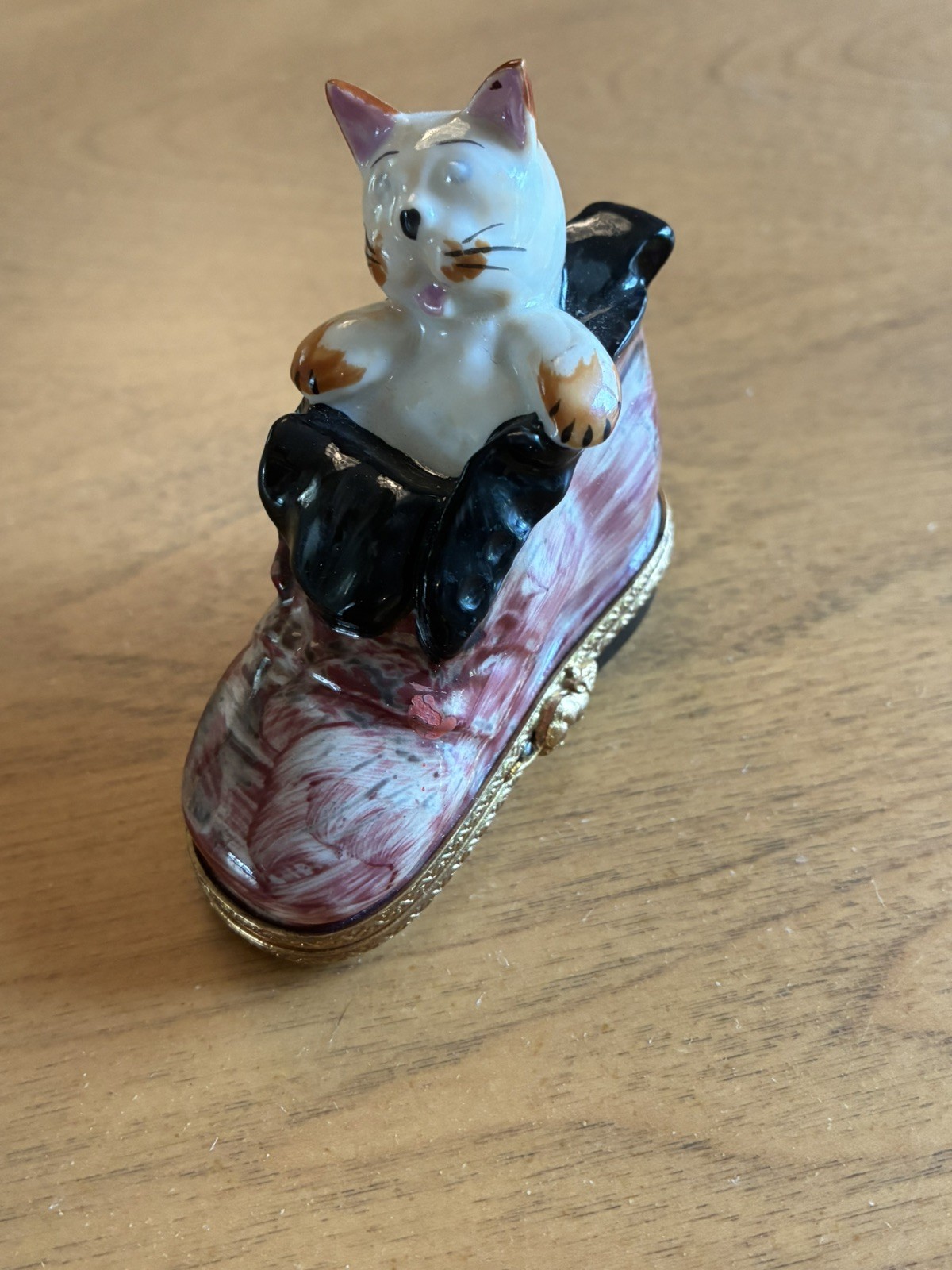 Limoges France Kitten In Boot Trinket Box Peint Main Hand Painted Porcelain, 3” Limoges France Kitten In Boot Trinket Box Peint Main Hand Painted Porcelain, 3”