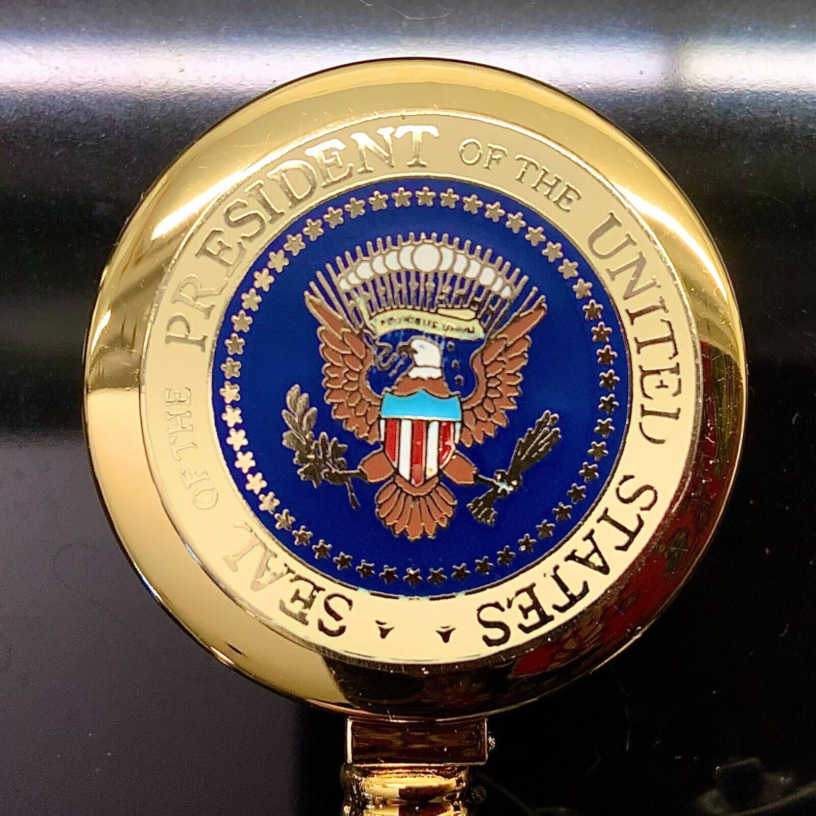 Presidential ID Holder Gold Logo on ID Reel Great Seal of the USA President