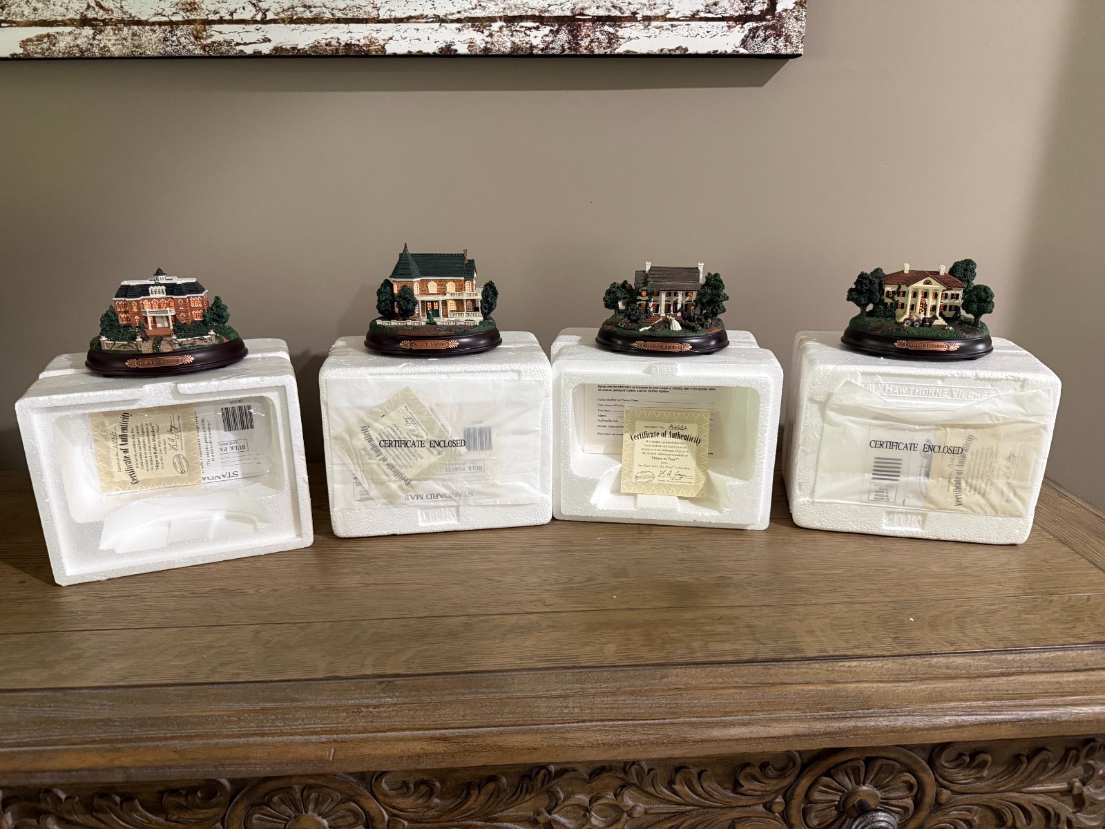 GONE WITH THE WIND HAWTHORN HOUSES - ILLUMINATED LOT of 4 GONE WITH THE WIND HAWTHORN HOUSES - ILLUMINATED LOT of 4