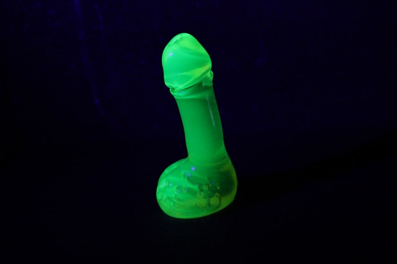 UV-Reactive Uranium Glass Penis Figurine – Glowing Handmade Collectible