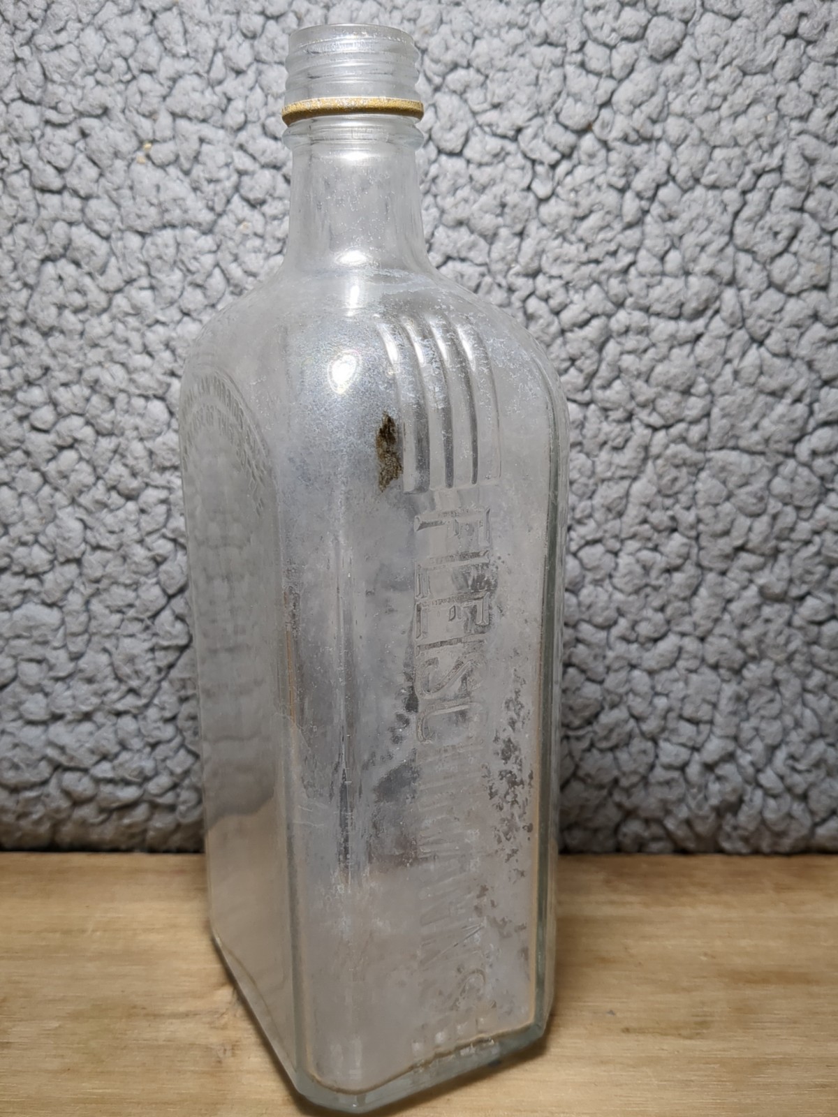 Antique Fleischmann\'s Dry Gin Glass Bottle