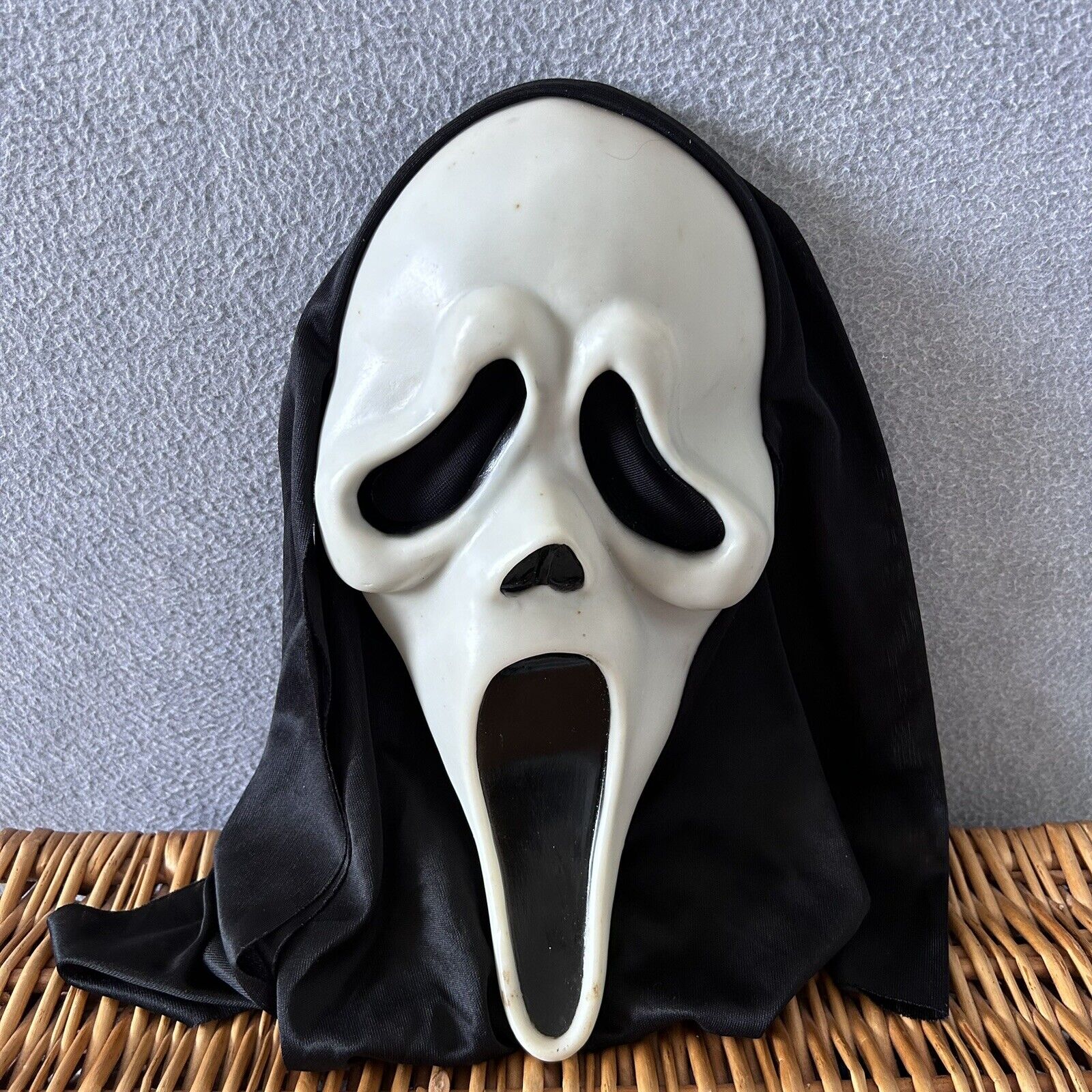 Scream Mask Vintage Ghost Face Glow in Dark Mask Easter Unlimited Fun World