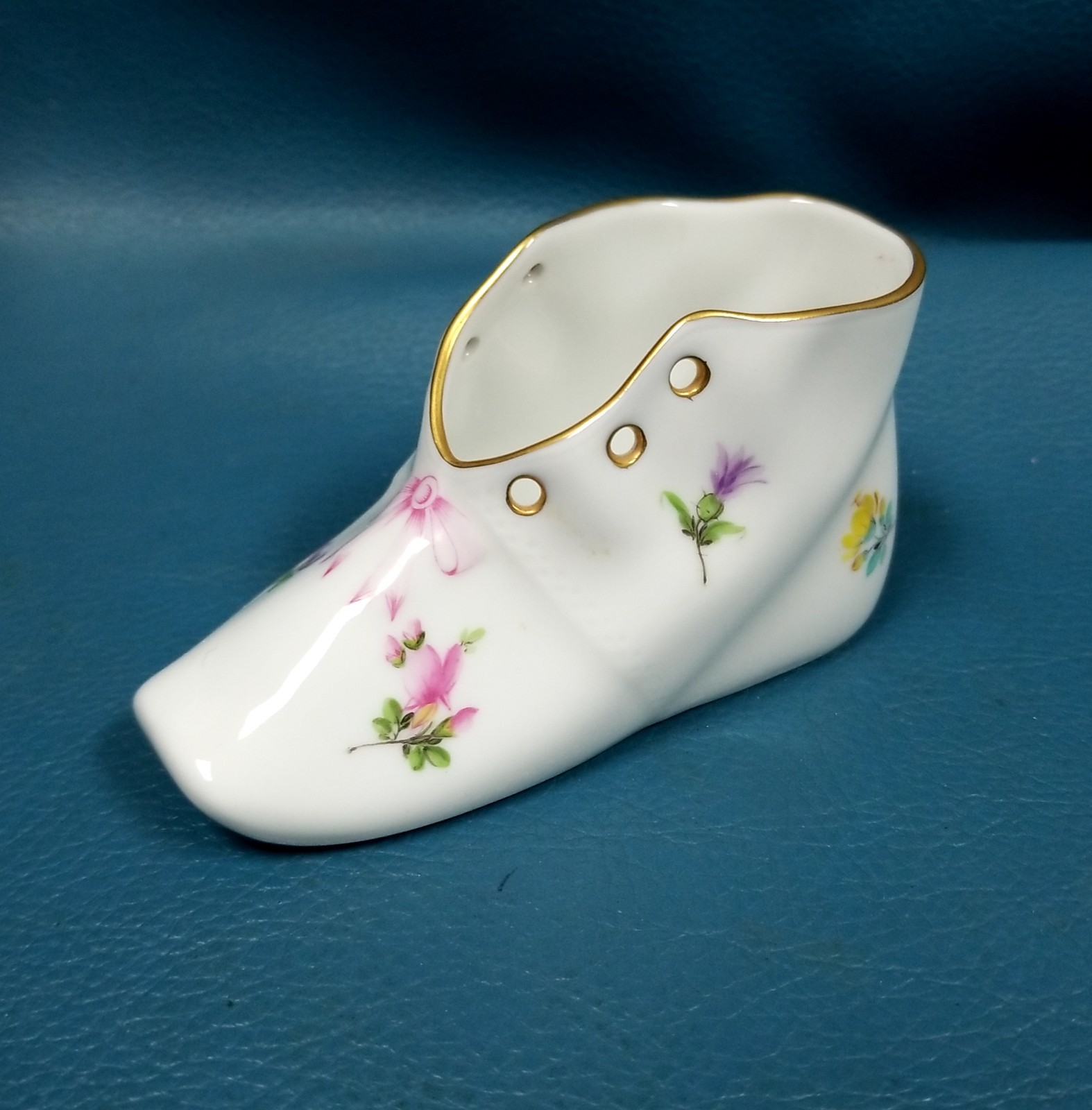 VTg Herend Hungary Porcelain Baby Shoe 7510/MF Wildflowers Gold Trim Figurine