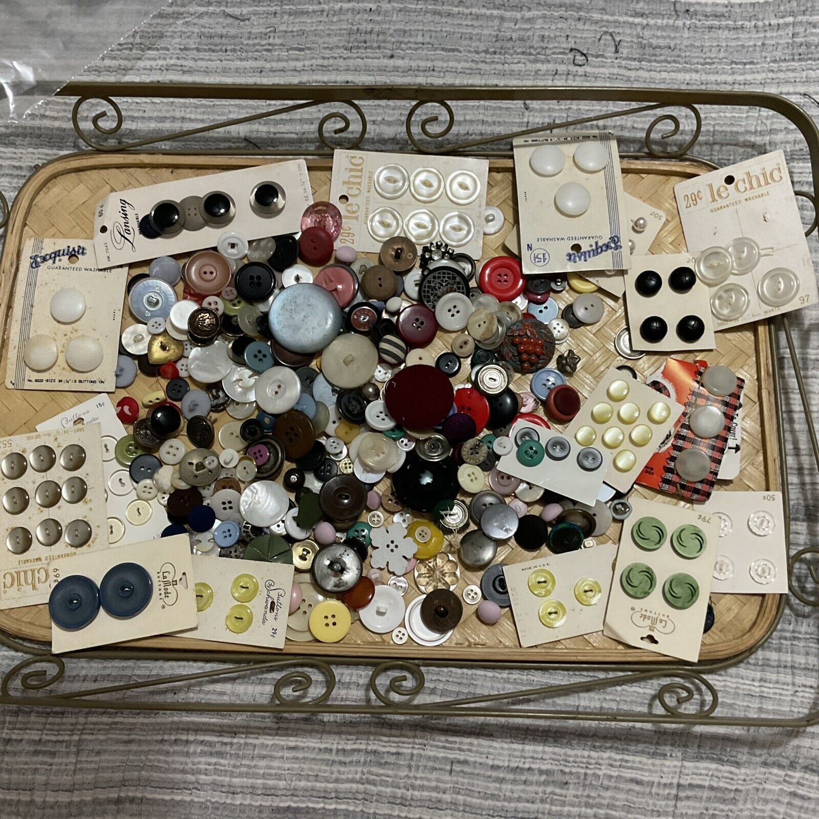 Mixed 1# Lot Of Vintage And More Buttons- Lot #3