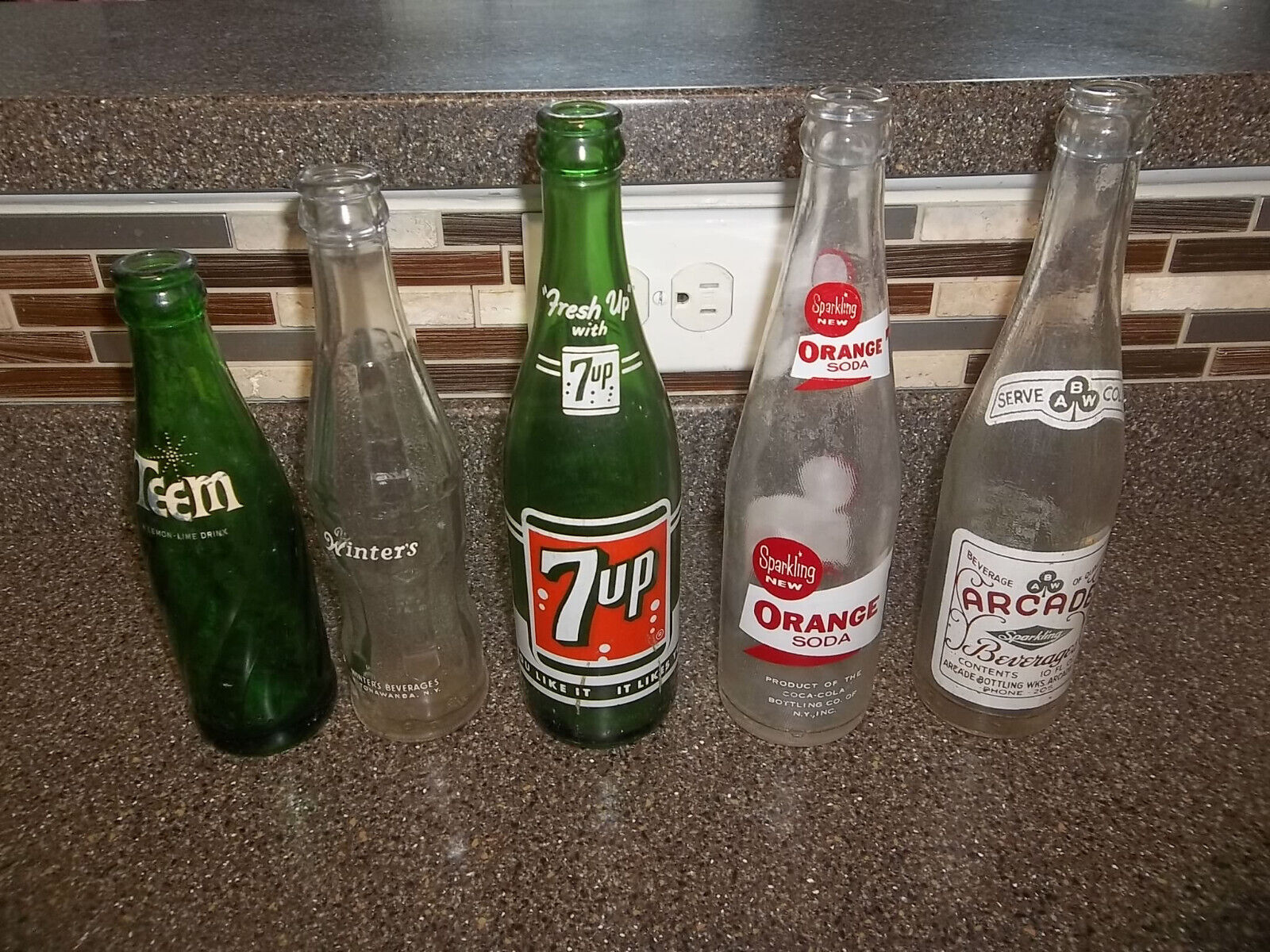 lot of 5 vintage soda bottle teem 7 up winter\'s etc