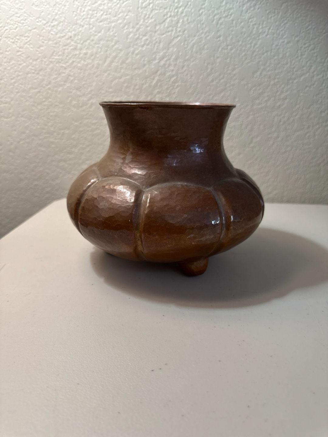 Vintage Santa Clara del Cobre Hammered Copper Lobed Pumpkin Vase with Feet