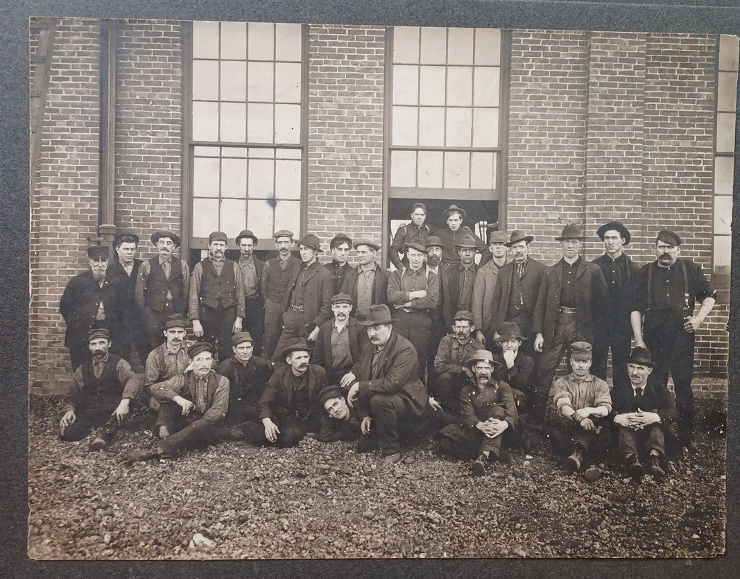 Cabinet Card Group Picture Factory Workers ( Likely Havelock Nebraska) JRR8