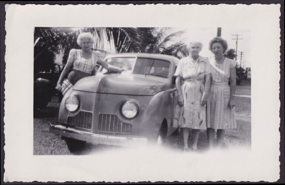 Three old ladies & a 1947 Crosley Coupe vernacular photo