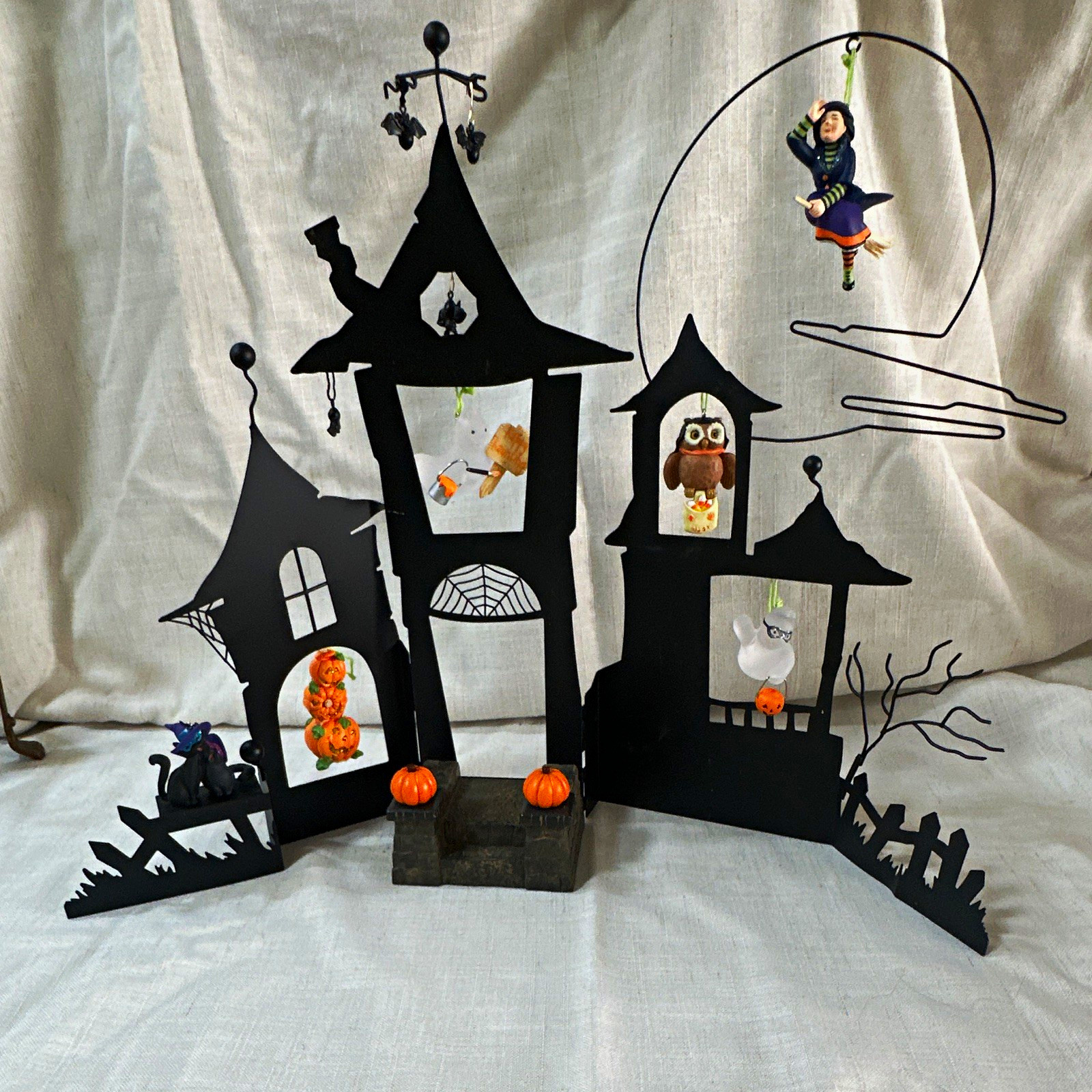 Hallmark 2003 Halloween Haunted House Ornament Display w/ Hanging Mini Ornaments Hallmark 2003 Halloween Haunted House Ornament Display w/ Hanging Mini Ornaments