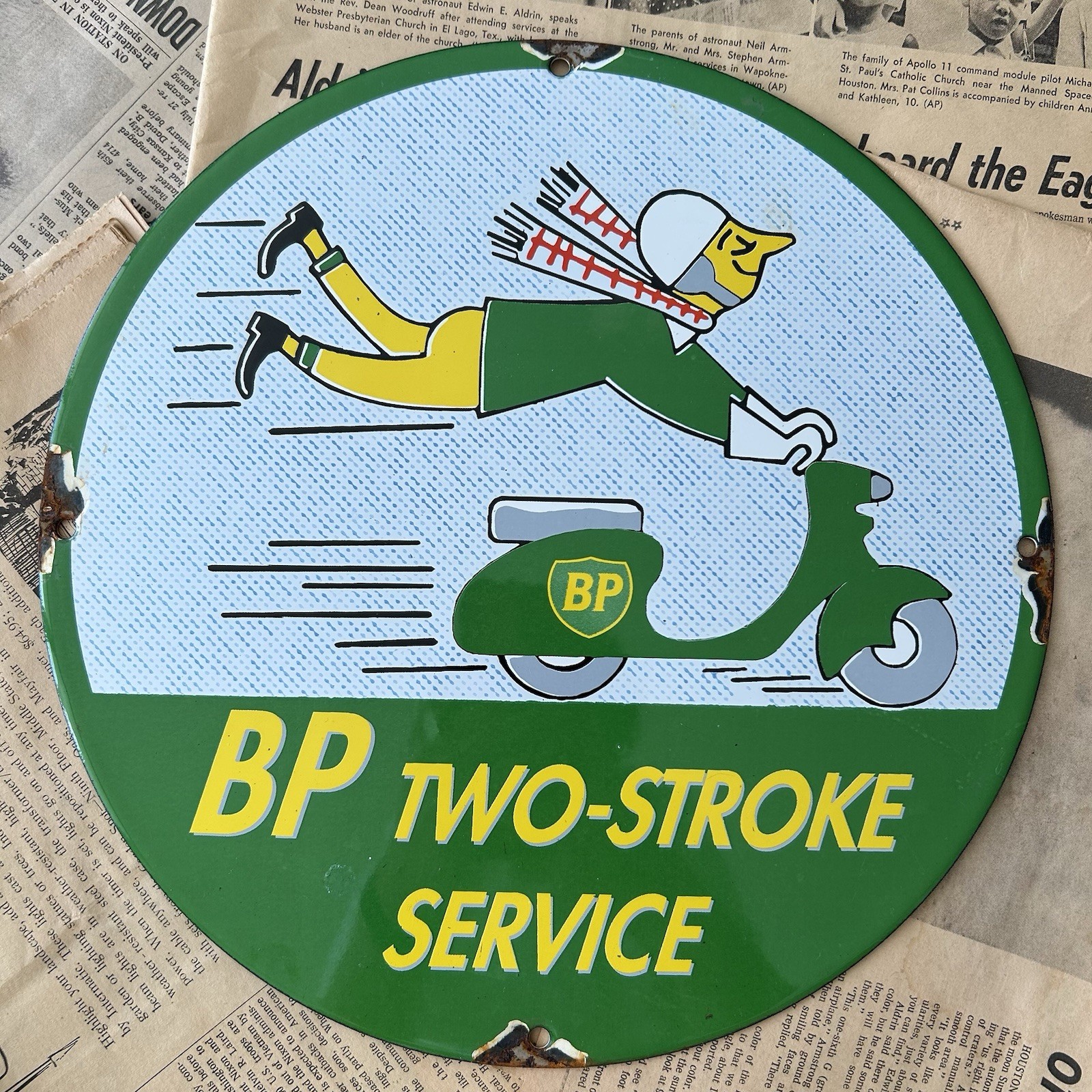VINTAGE BP TWO-STROKE SERVICE MOTOR OIL GASOLINE 12 INCH PORCELAIN ENAMEL SIGN VINTAGE BP TWO-STROKE SERVICE MOTOR OIL GASOLINE 12 INCH PORCELAIN ENAMEL SIGN