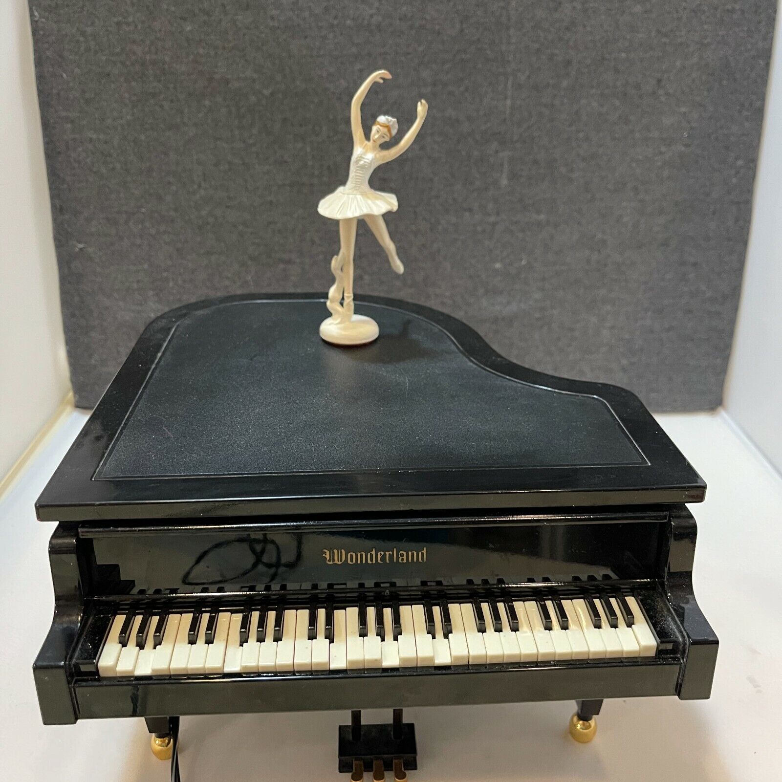 Wonderland Classical Piano With Dancing Prima Ballerina Plays 6 Classical Tunes