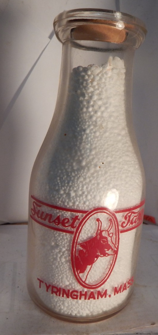 vintage pyro pt milk bottle-Sunset Farm Tyringham, Mass pic Ayrshire Cows head