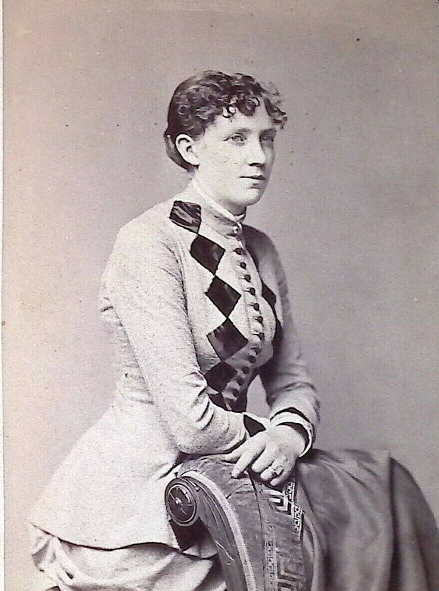 C.1880/90s Cabinet Card Philadelphia, PA Beautiful Woman Bustle Dress Corset C17