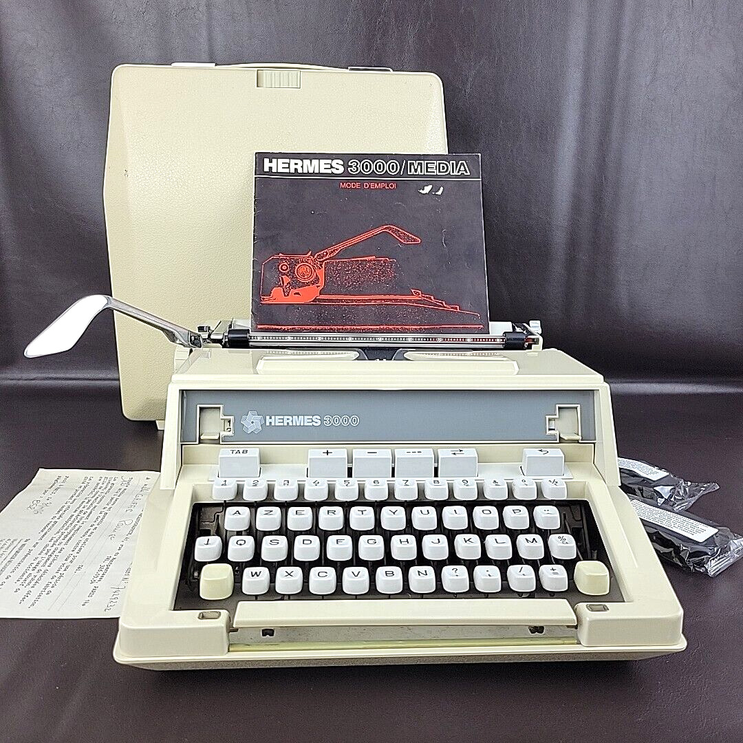 1976 HERMES 3000 Portable Typewriter AZERTY Keys Hungary Needs TLC Maint. *READ*
