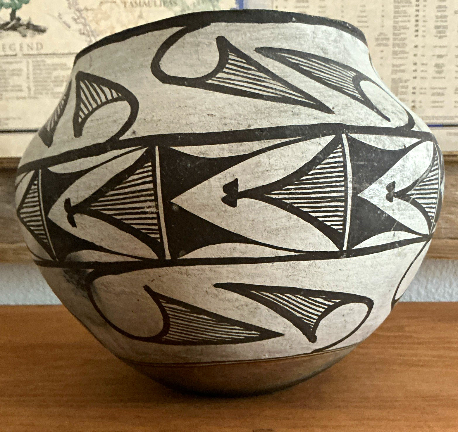 Very Old Gray & Black Geometric Pot Acoma or Zuni Great Display Piece Very Old Gray & Black Geometric Pot Acoma or Zuni Great Display Piece