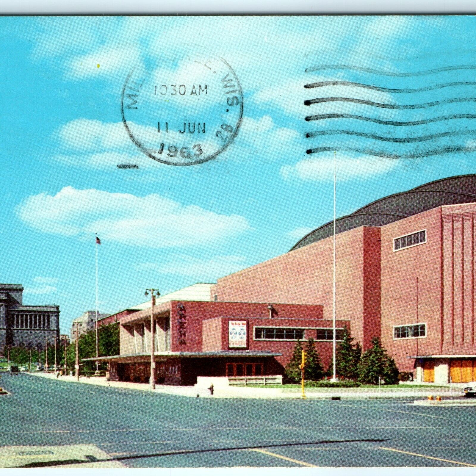 c1950s Milwaukee, Wis Arena Auditorium Chrome Photo Postcard Street View Car A23