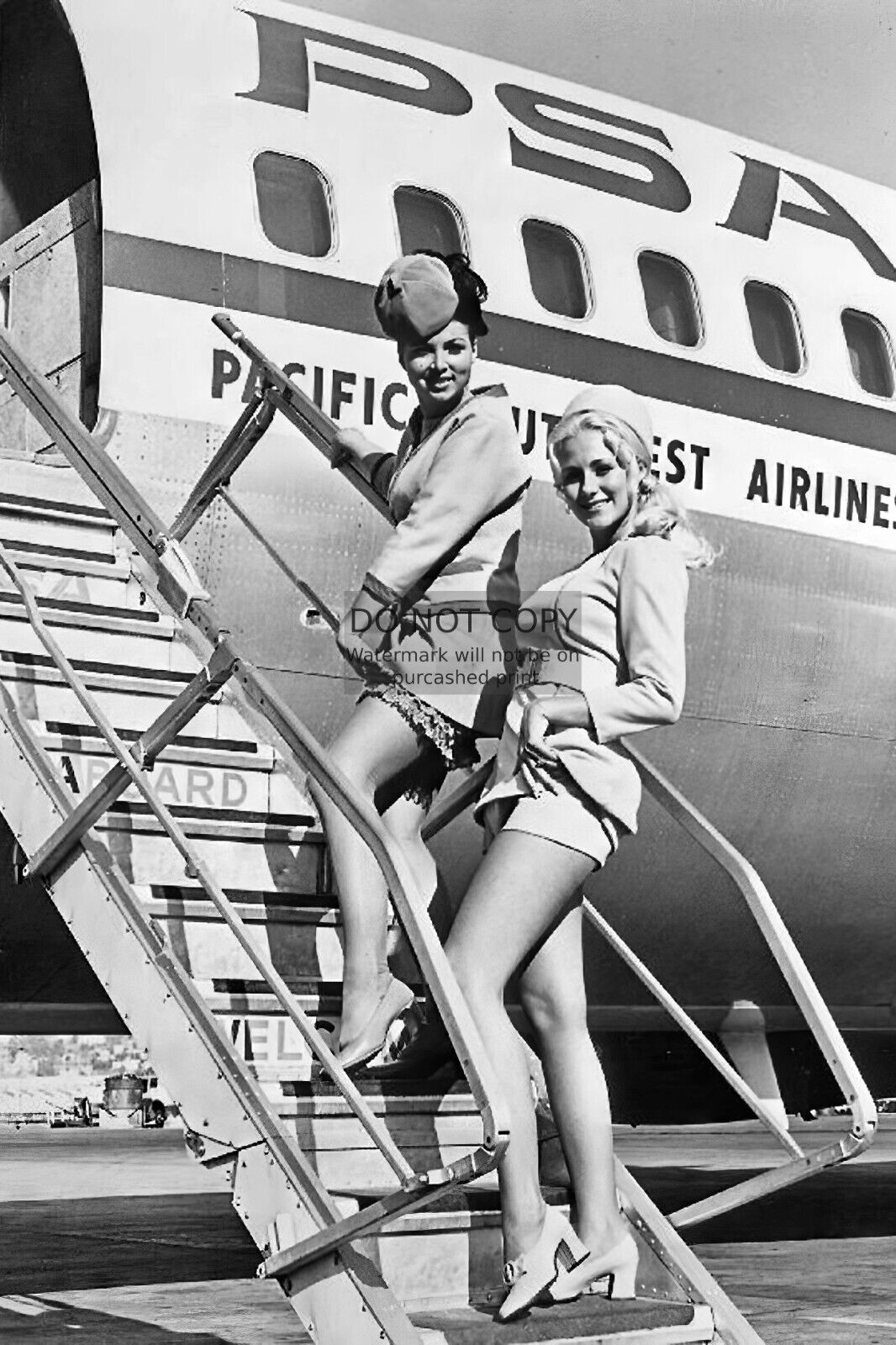 PACIFIC SOUTHWEST AIRLINES FLIGHT ATTENDENTS SEXY LEGS BOARDING 4X6 POSTCARD