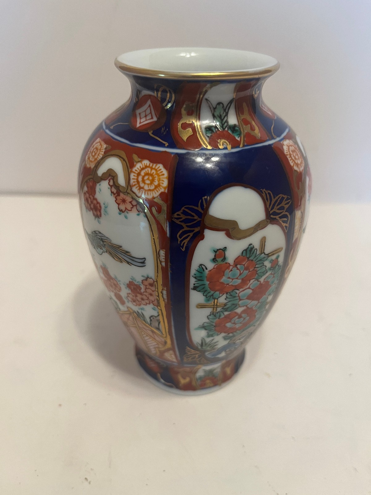 Vintage Japanese Gold Imari Hand Painted Porcelain Vase Vintage Japanese Gold Imari Hand Painted Porcelain Vase