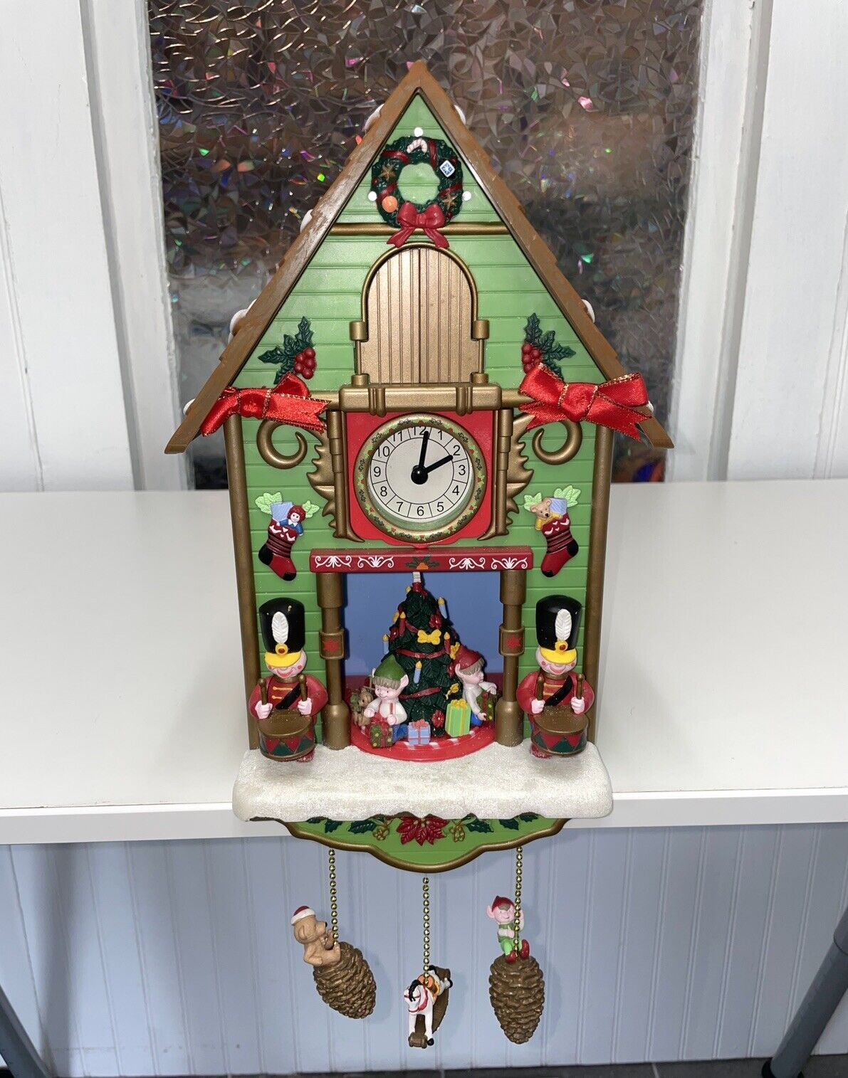 Avon 2011 Tick Tock Til Christmas Santa Cuckoo Clock Animated Musical Tested