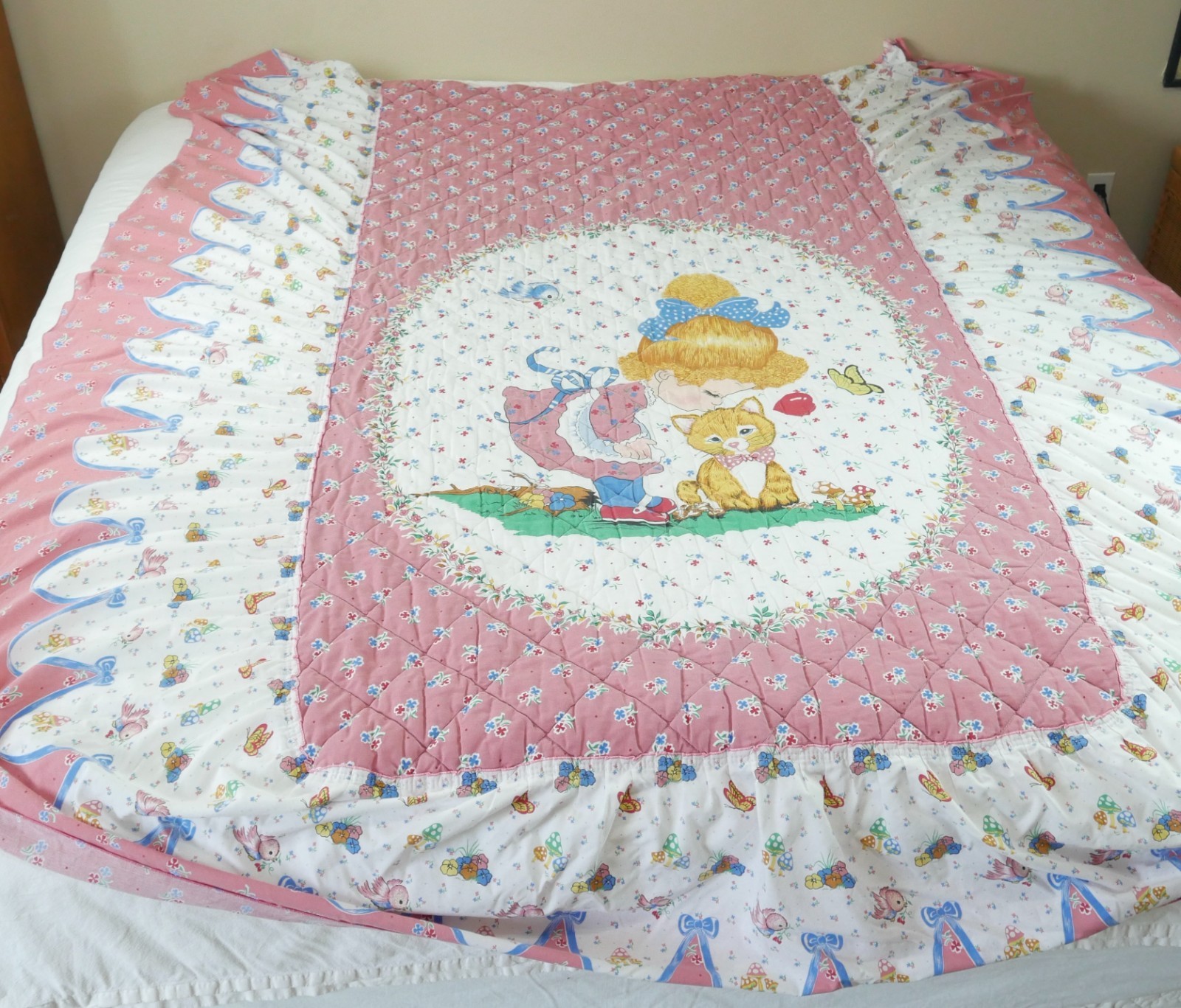 Vintage 70s Bedspread Cottagecore Ruffle Cute Girls Kitty Pink Novelty Twin