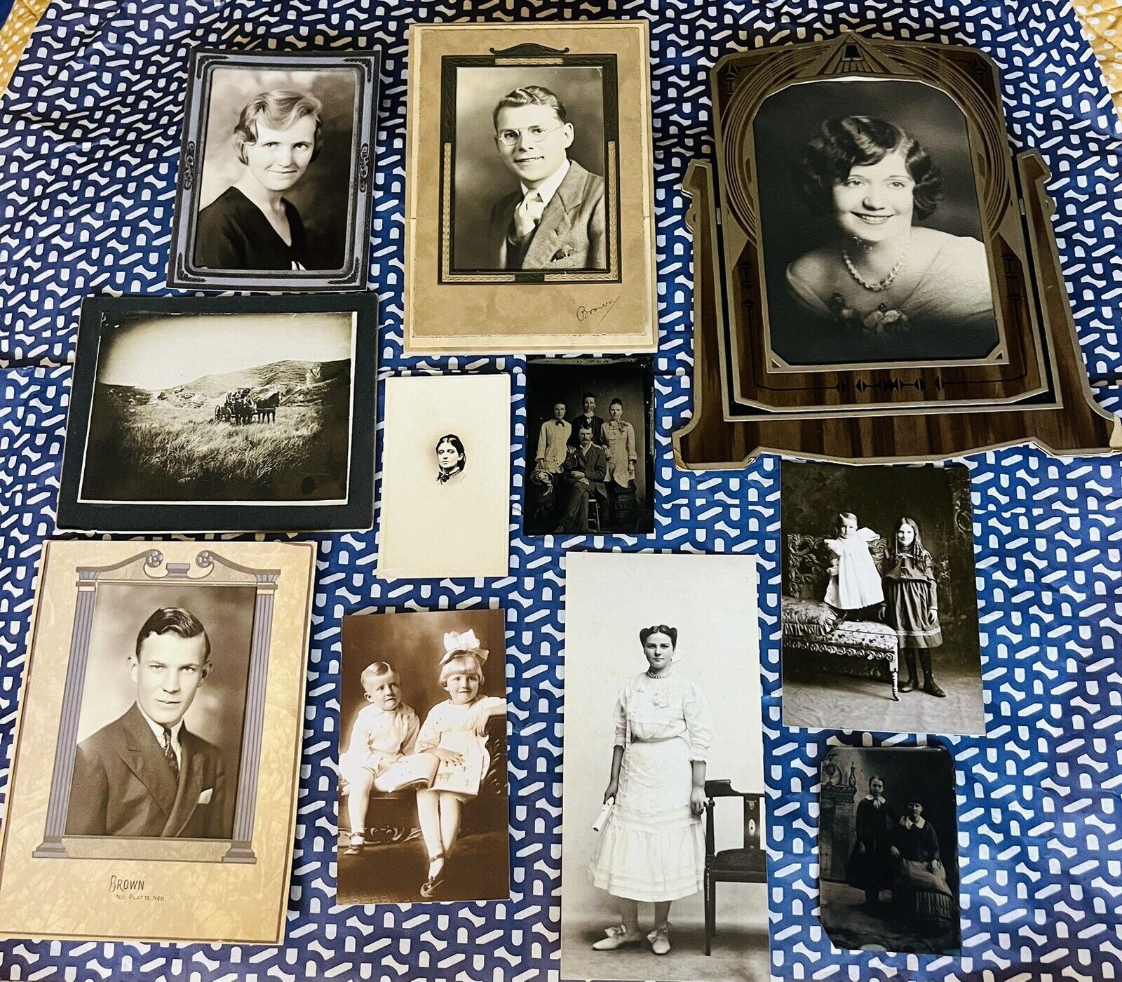 11 Antique/Vintage Photographs-2 Tintypes/Cabinet Cards/Wagon Trail