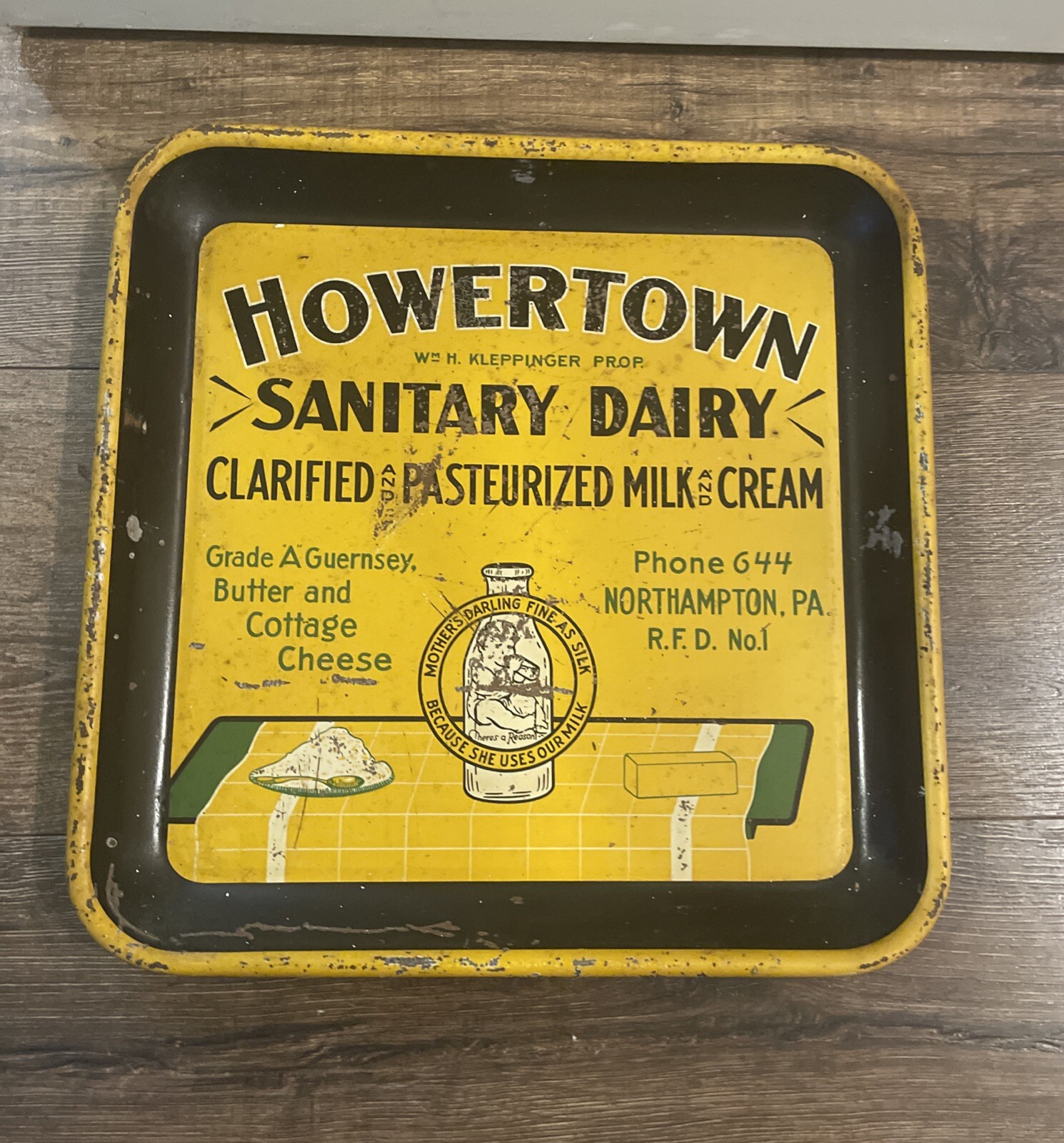 VINTAGE HOWERTOWN SANITARY DAIRY MILK CREAM CHEESE METAL TRAY NORTHHAMPTON, PA. VINTAGE HOWERTOWN SANITARY DAIRY MILK CREAM CHEESE METAL TRAY NORTHHAMPTON, PA.