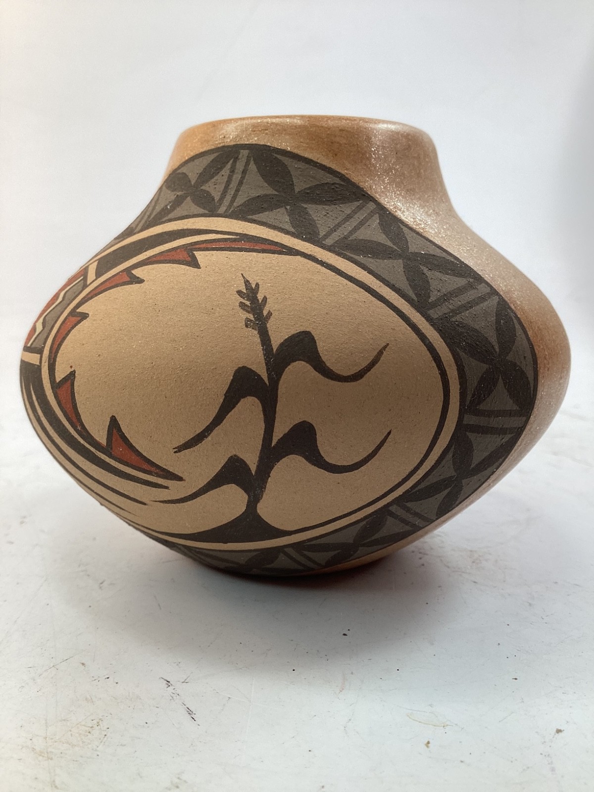 Signed vintage Jemez Pueblo American Indian Teresa Tsosie pottery Vase (A2)
