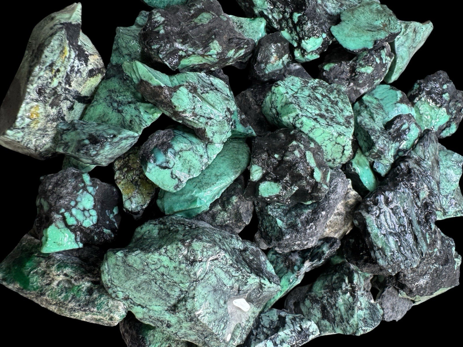 Natural Emerald Rose Variscite Solid Good Quality Green with Black matrix