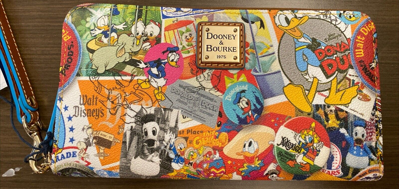 2024 Disney Dooney & Bourke Donald Duck 90th Anniversary Wristlet Wallet NEW