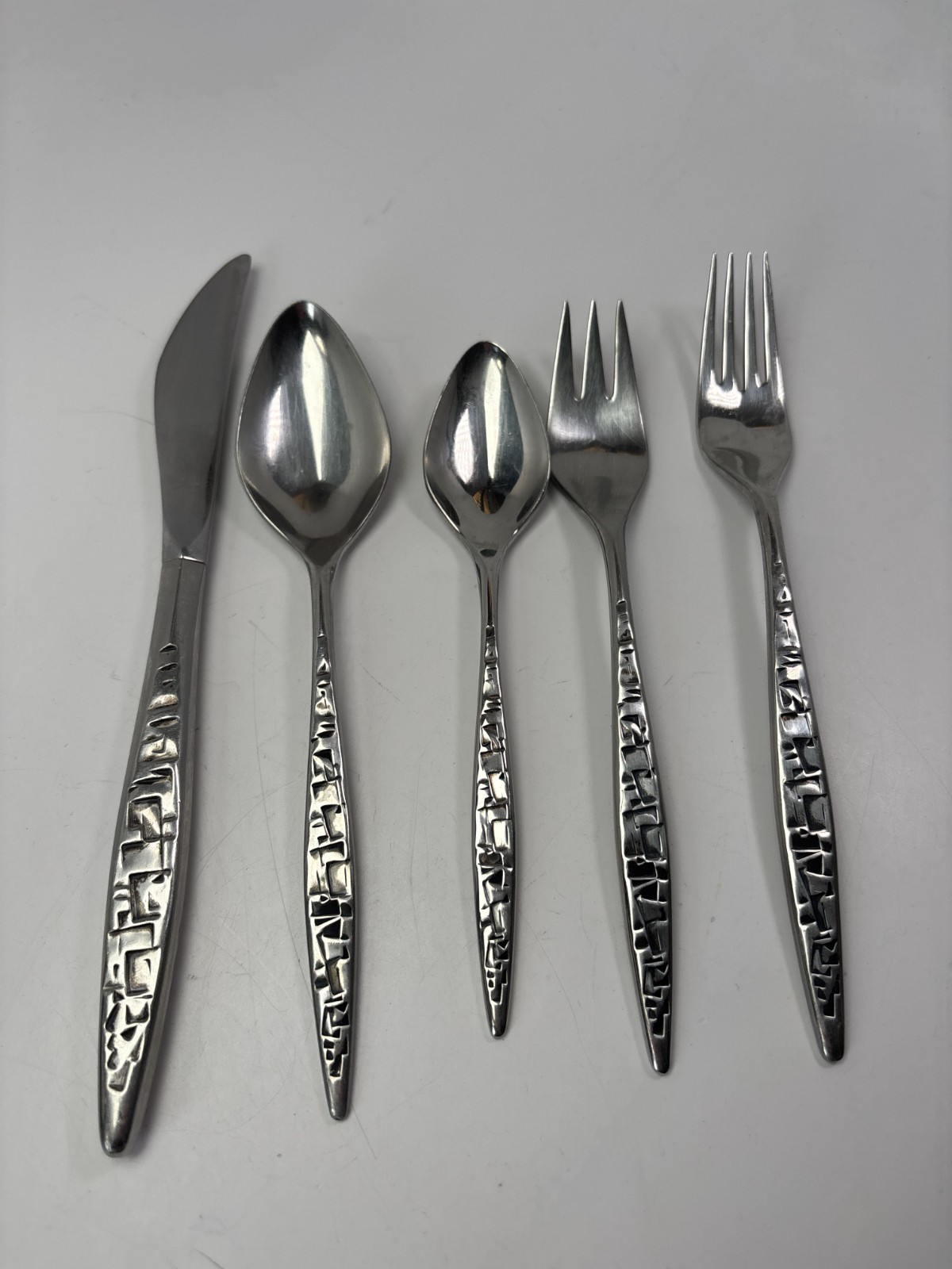 MCM VTG Lyon Stainless Satin CORTEZ AZTEC Brutalist 5 Piece Place Setting for 1 MCM VTG Lyon Stainless Satin CORTEZ AZTEC Brutalist 5 Piece Place Setting for 1