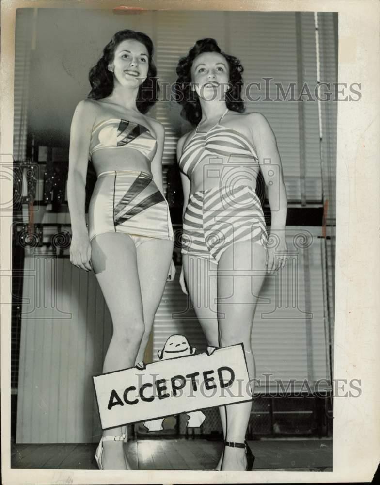 1948 Press Photo Delores Lomb and Betty Hill during a beauty competition