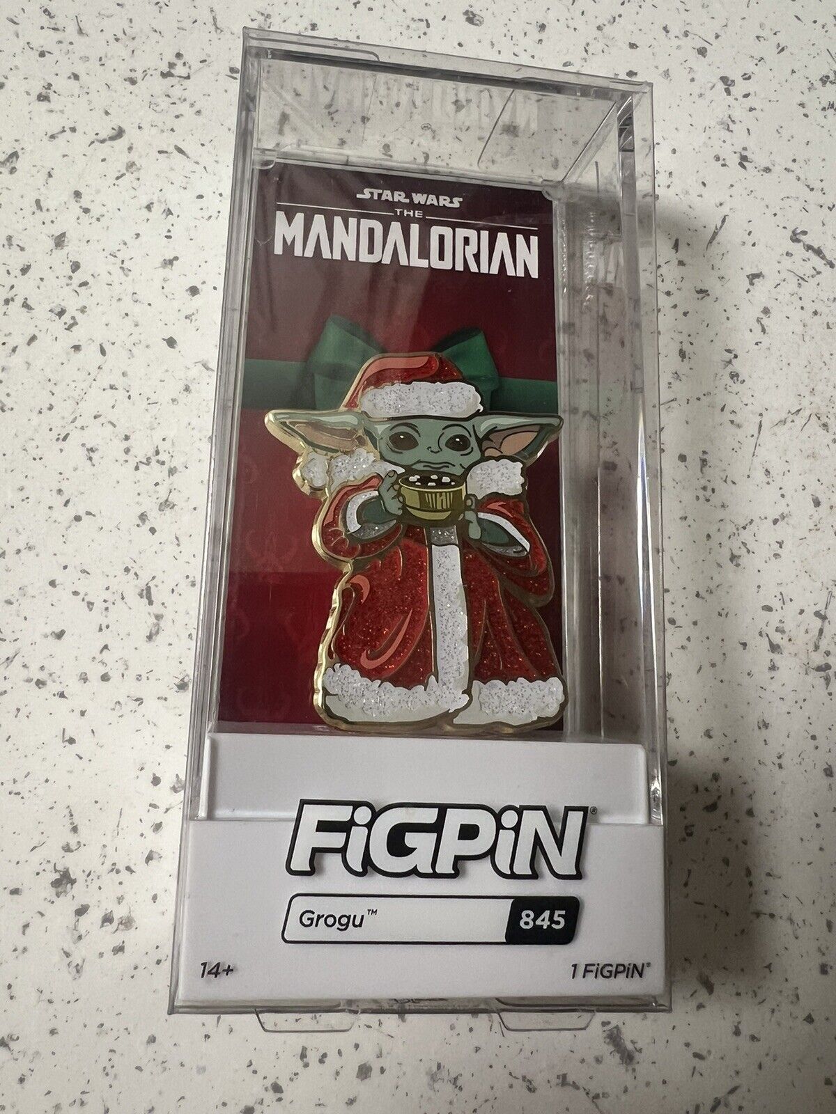 FiGPiN 845 Gold Grogu Star Wars Mandalorian Pin Holiday Limited Edition 500