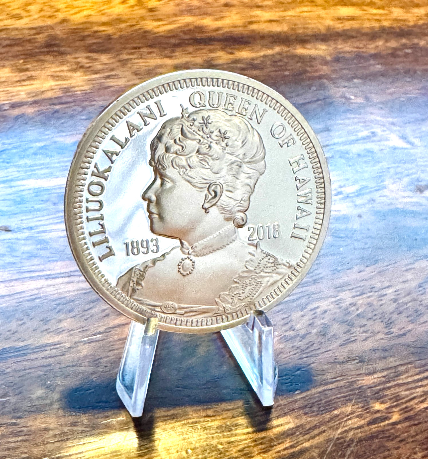Hawaii Silver Coin 1 Oz. Silver QUEEN  LILIʻUOKALANI CREST Coat Of Arms Rare