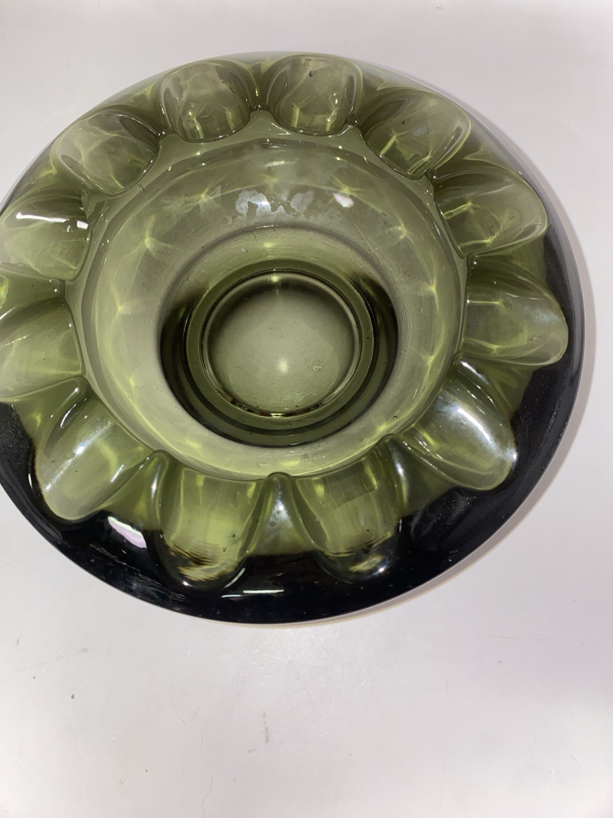 Vintage Mid Century Modern Green Glass Ashtray Vintage Mid Century Modern Green Glass Ashtray