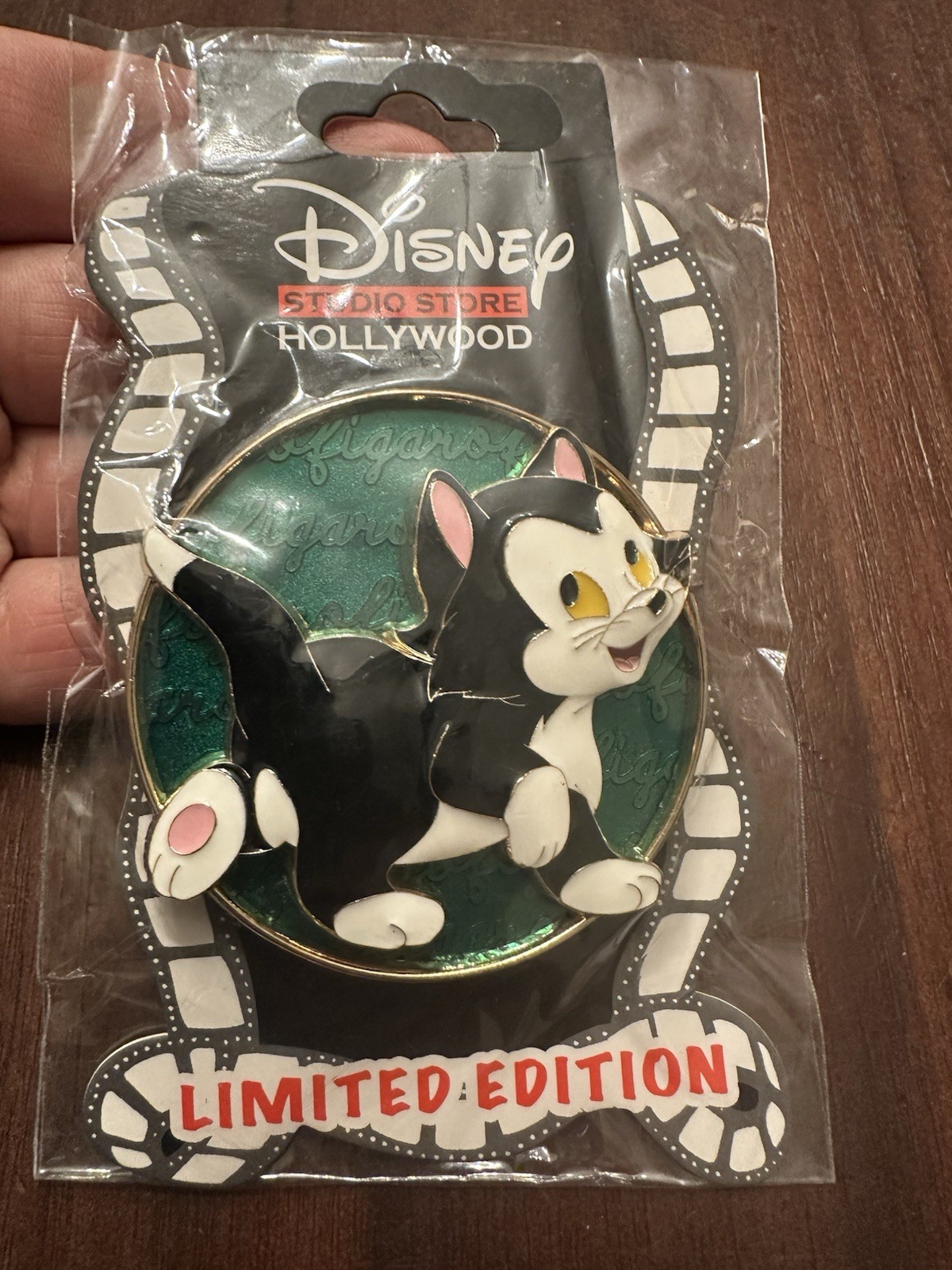 Figaro Cursive Cutie DSSH Disney Studio Store Hollywood LE Pin Figaro Cursive Cutie DSSH Disney Studio Store Hollywood LE Pin