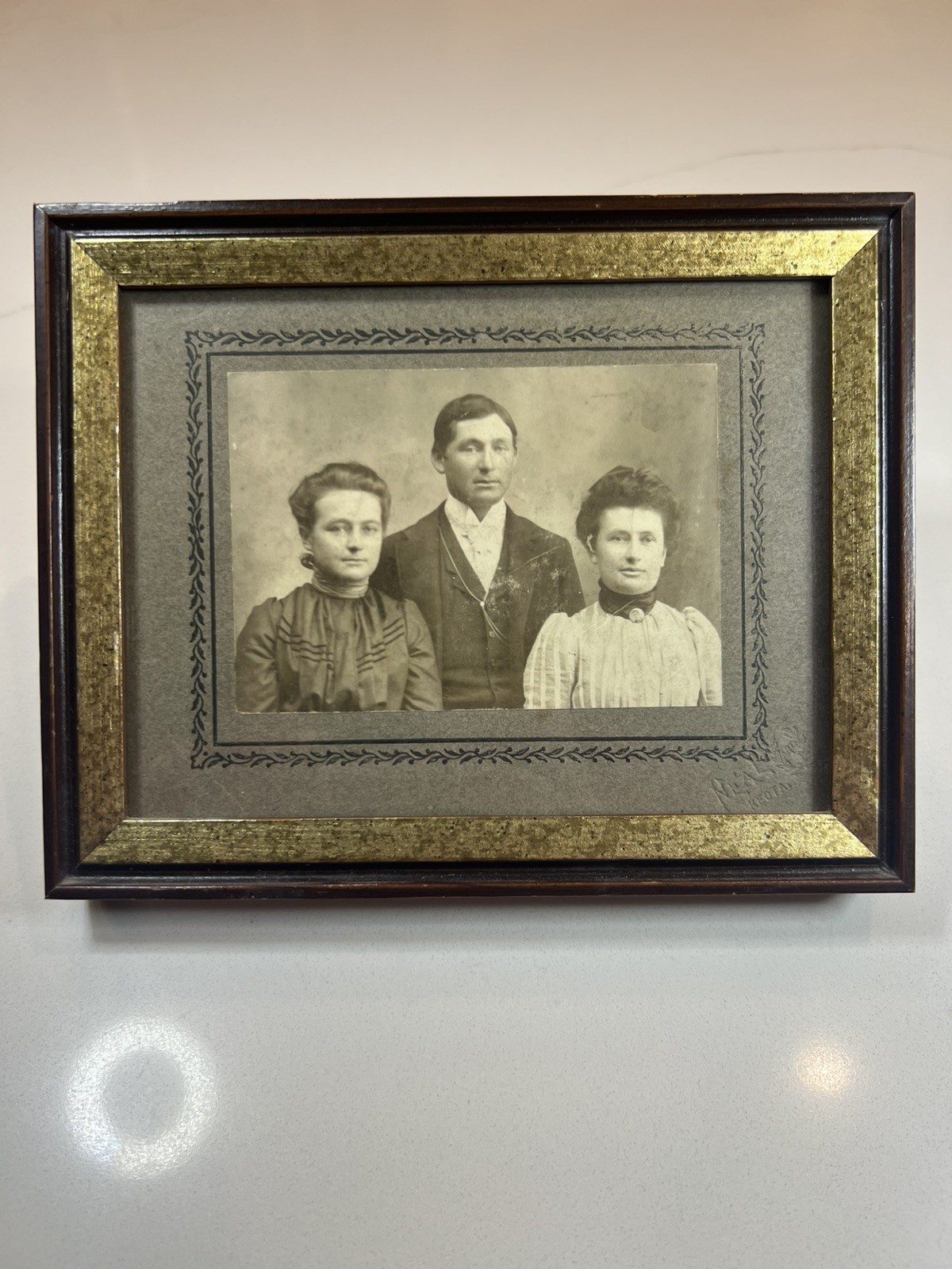 Antique Walnut Frame w/ Gold Gesso Inner Liner - Victorian Family Portrait Photo Antique Walnut Frame w/ Gold Gesso Inner Liner - Victorian Family Portrait Photo