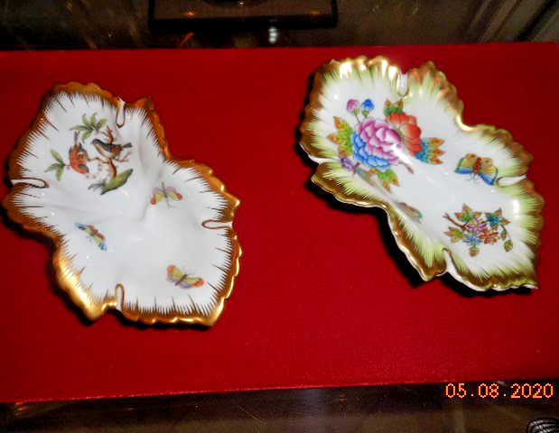 TWO VINTAGE LEAF SHAPED HAND PAINTED CANDY DISH FROM HEREND, HUNGARY, 6