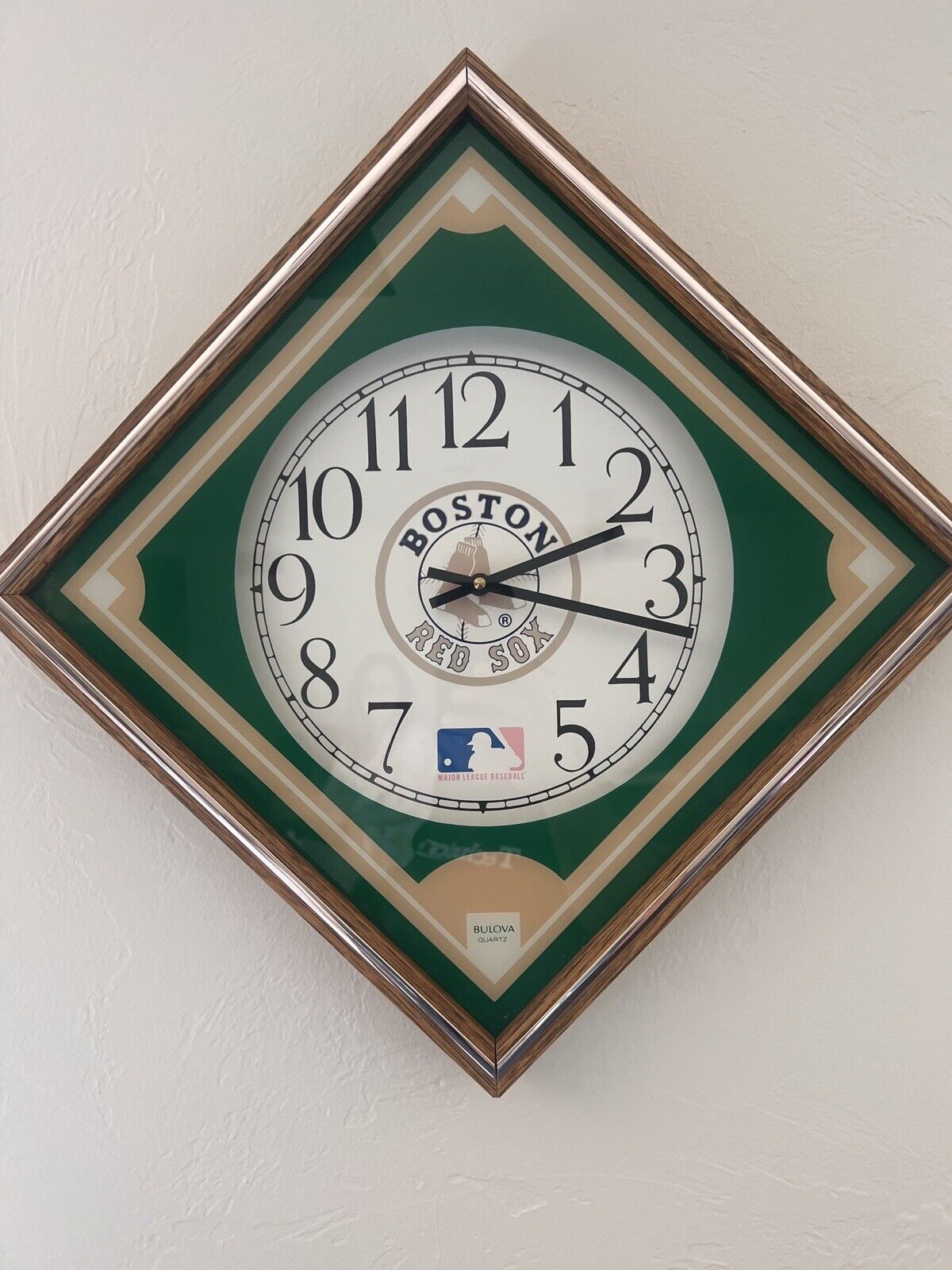 Bulova Boston Red Socks, Baseball Diamond Wall Clock. Major league Timepiece MLB