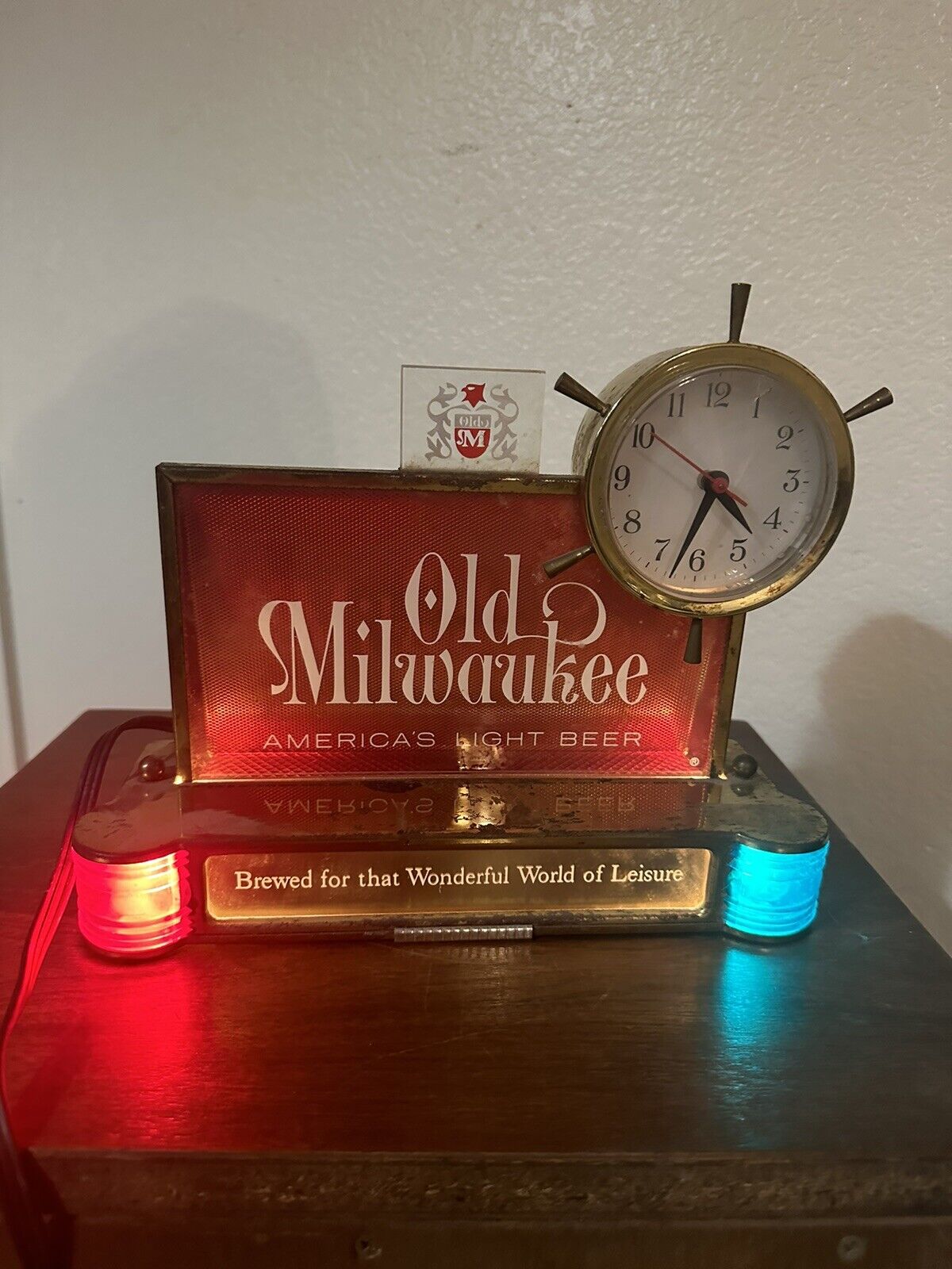 Vintage 1962 OLD MILWAUKEE BEER Register Sign with Ships Wheel Clock / Light