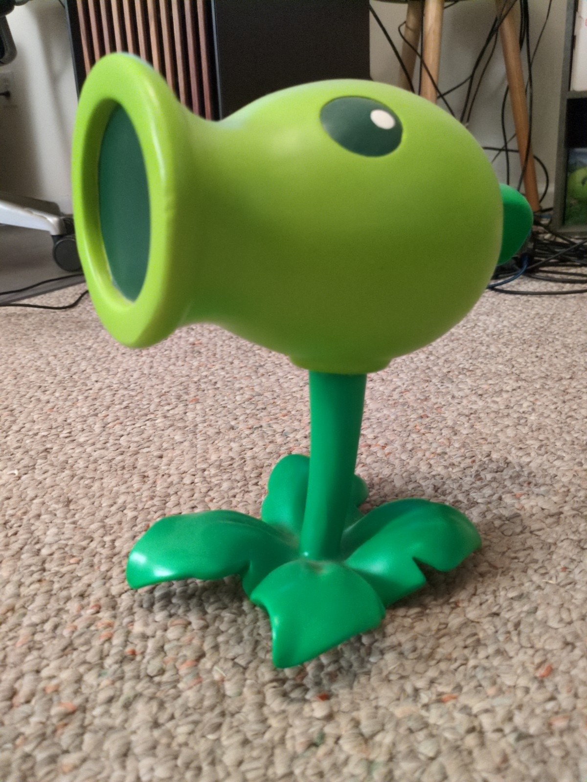 Plants vs Zombies Think Geek PopCap Peashooter Lawn Ornament Plants vs Zombies Think Geek PopCap Peashooter Lawn Ornament