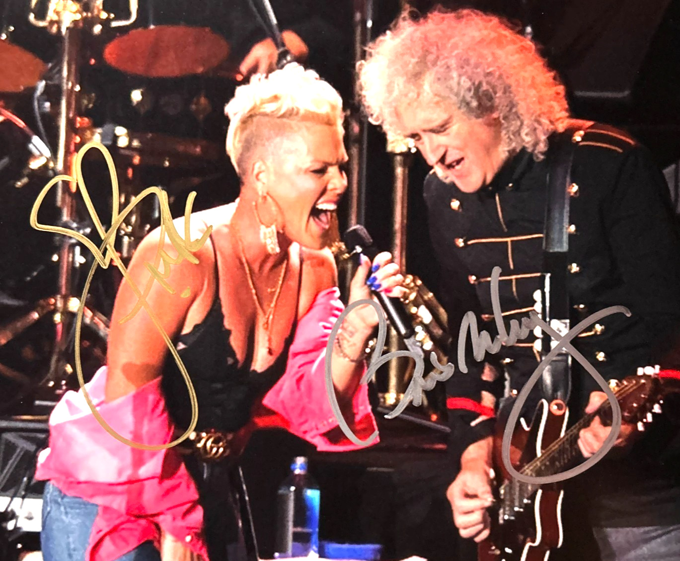 PNK & BRIAN MAY (QUEEN)  Signed 8x10\