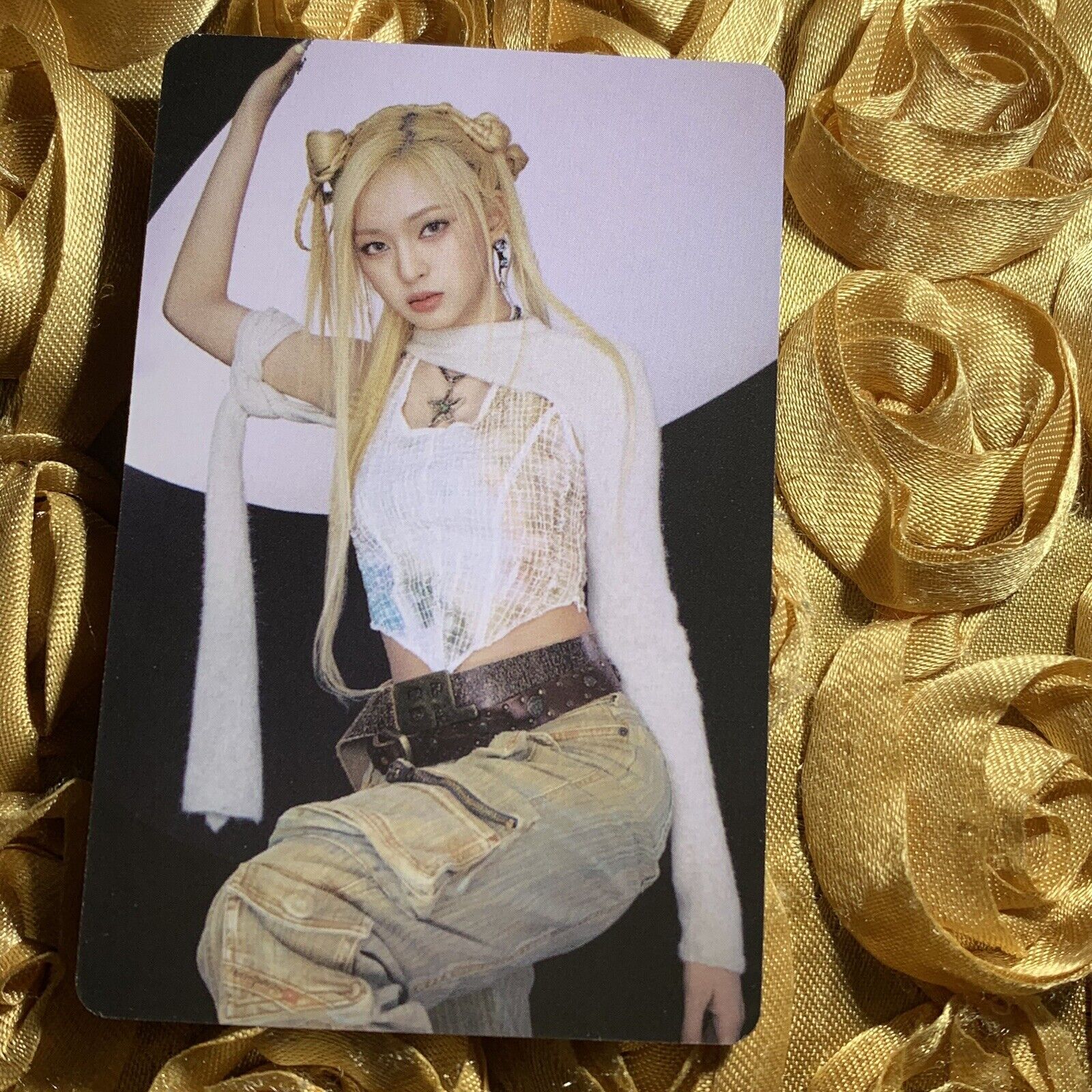 Chiquita BABYMONSTER Red Devil Edition Celeb K-POP Girl Photo Card White Bell