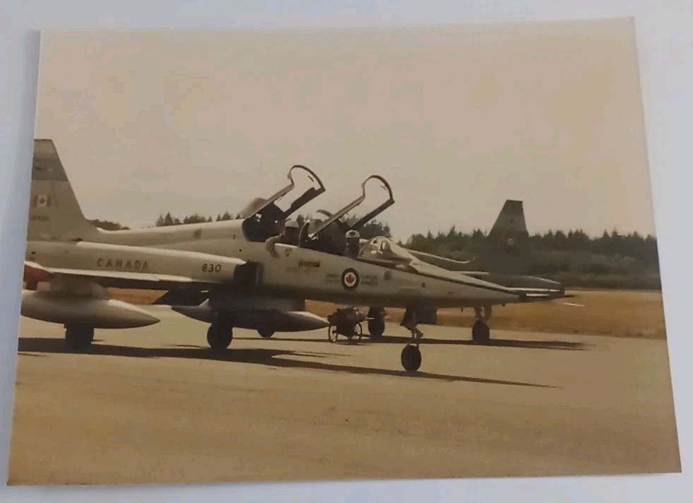 Canadair  CF-116 Freedom Fighter Canada Military Jet 4x6 Color Photo Vintage