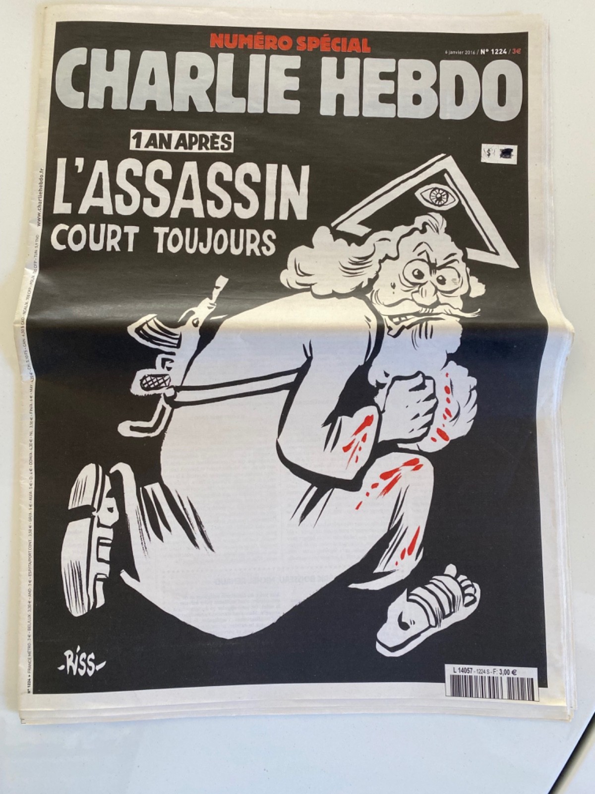 CHARLIE HEBDO #1224 French Newspaper January 6th 2016 1 Year after. New CHARLIE HEBDO #1224 French Newspaper January 6th 2016 1 Year after. New