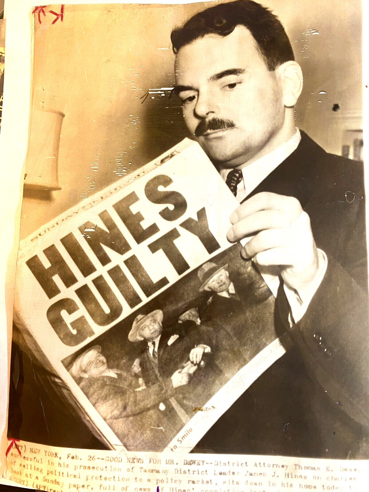 1939 Press Photo NY District Attorney Thomas Dewey & Reading News Hines Trial