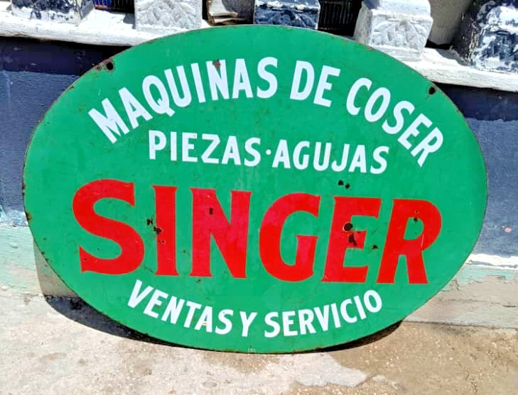 ORIGINAL VINTAGE SINGER SEWING MACHINES SPANSH UNSEEN PORCELAIN SIGN 1940s