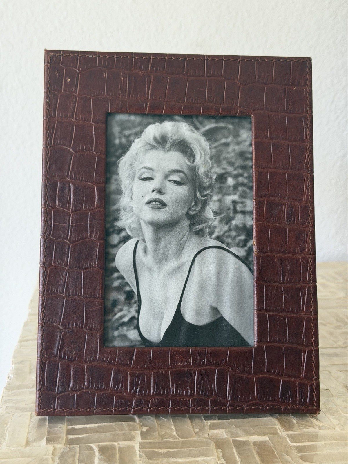 Vintage Embossed Genuine Leather Photo Frame Vintage Embossed Genuine Leather Photo Frame