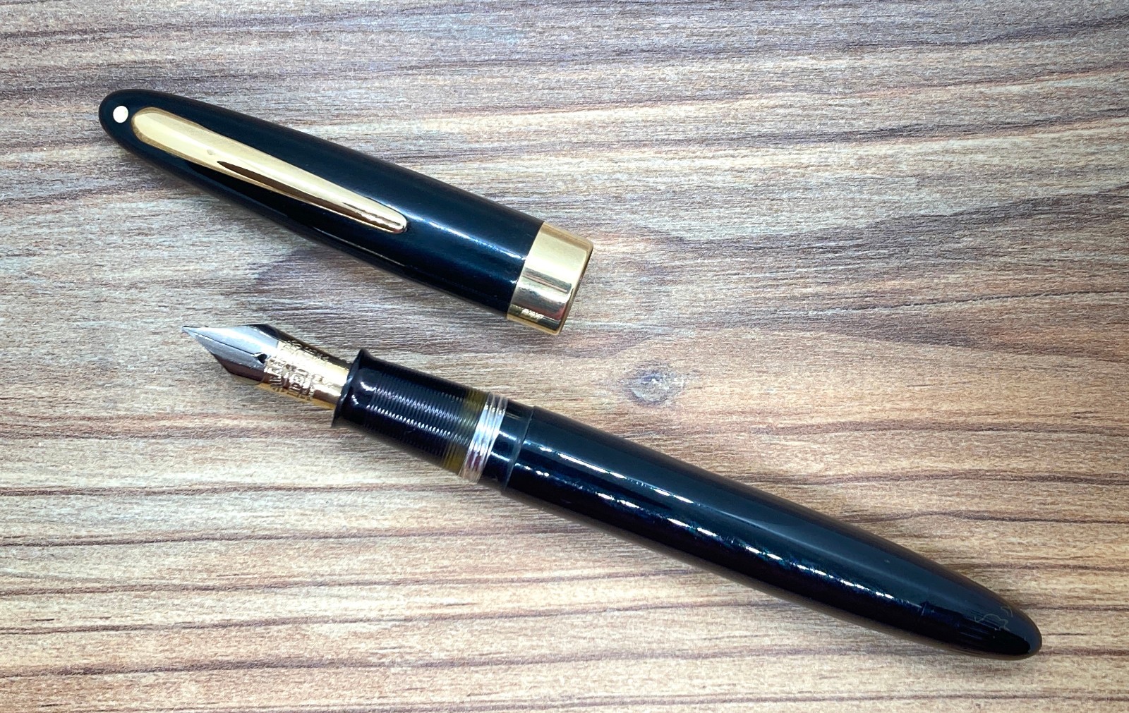 VINTAGE LATE- 1940s SHEAFFER SOVEREIGN FOUNTAIN PEN, RESTORED VINTAGE LATE- 1940s SHEAFFER SOVEREIGN FOUNTAIN PEN, RESTORED
