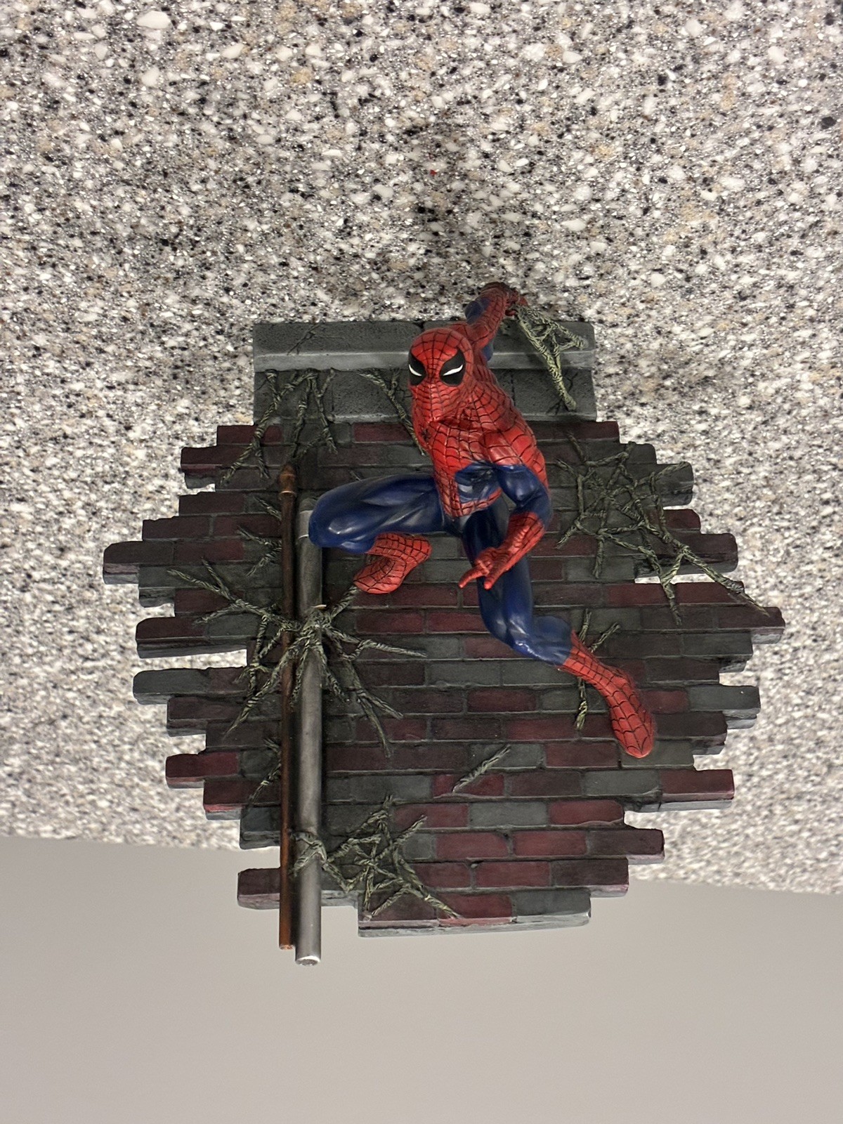 DIAMOND SELECT LIMITED EDITION 2004 SPIDER-MAN WALLHANGING