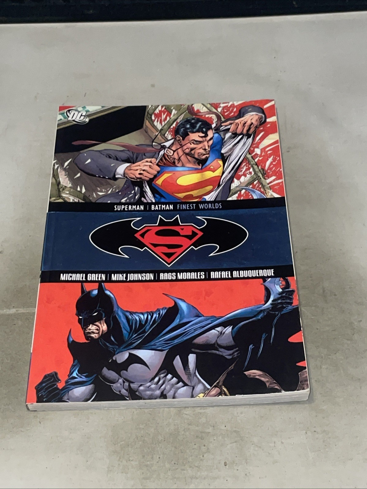 SUPERMAN/BATMAN: FINEST WORLDS By Michael Green & Mike Johnson **Excellent** SUPERMAN/BATMAN: FINEST WORLDS By Michael Green & Mike Johnson **Excellent**
